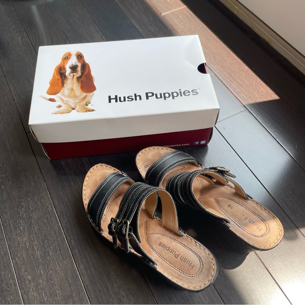 Hush Puppies Black and Tan Dog Sandals